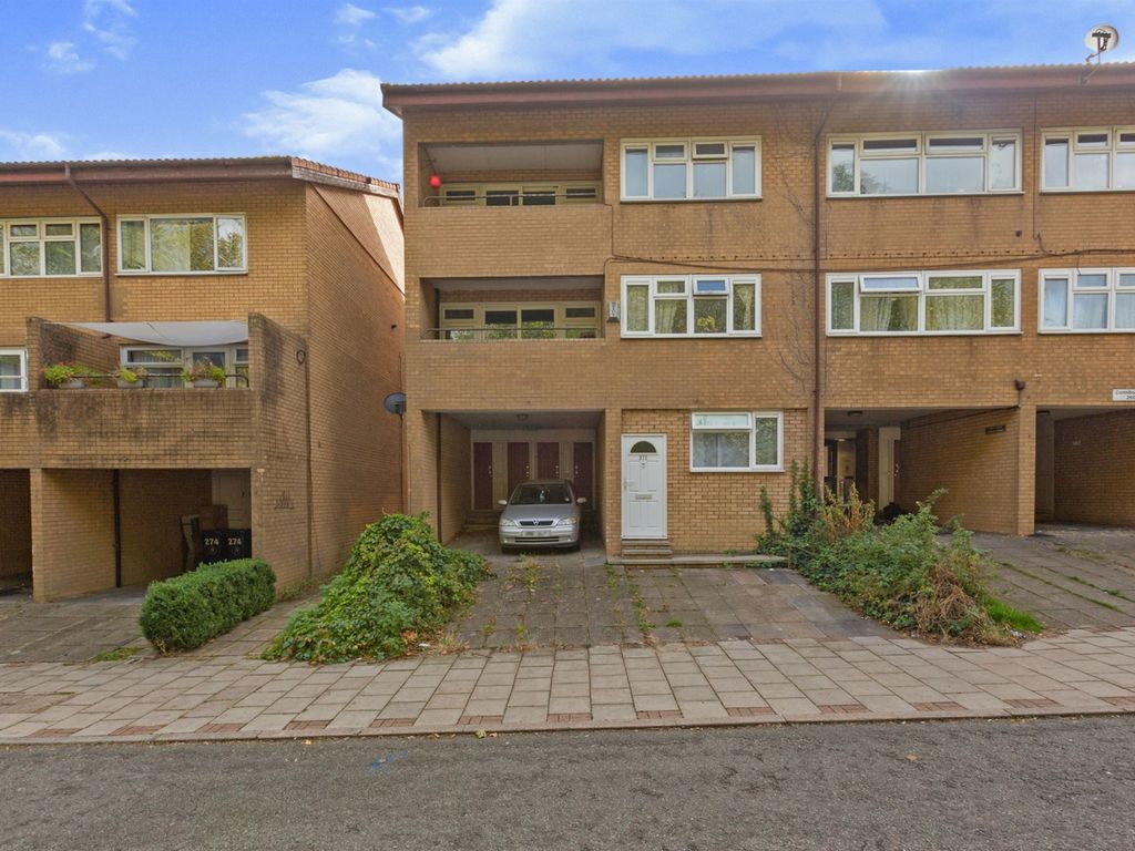 2 bed flat for sale in Conniburrow Boulevard, Conniburrow, Milton Keynes MK14, £260,000