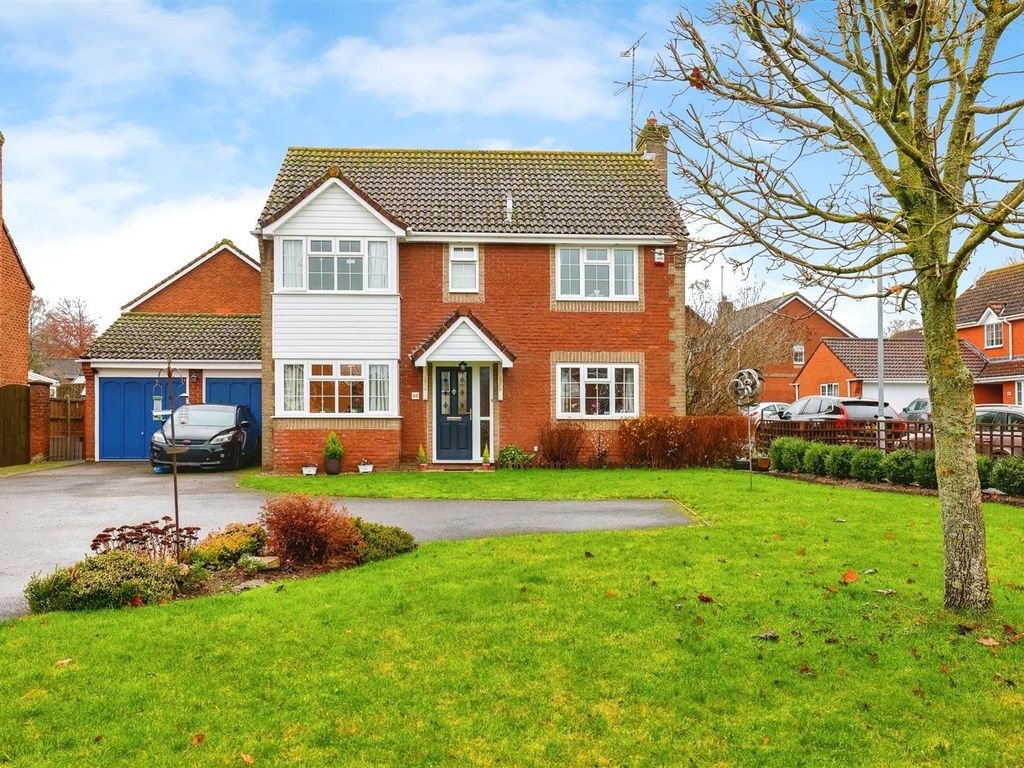 4 bed detached house for sale in Avondown Road, Durrington, Salisbury SP4, £470,000
