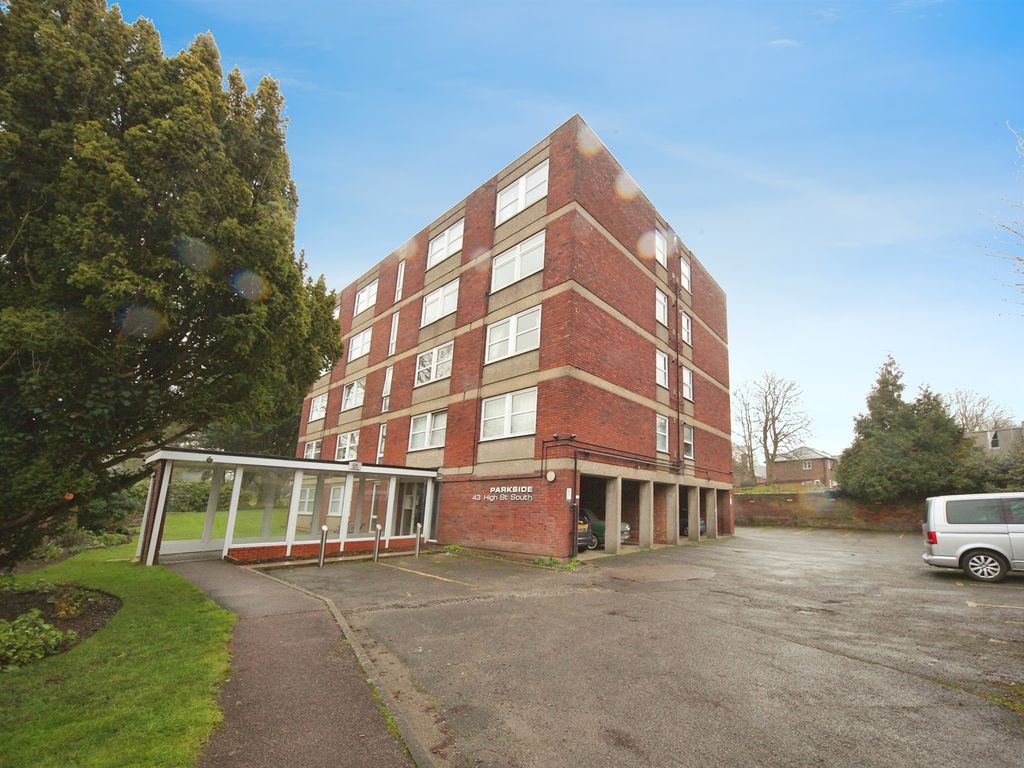 2 bed flat for sale in High Street South, Dunstable LU6, £200,000
