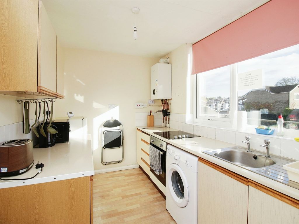 2 bed flat for sale in Rowood Drive, Solihull B92, £165,000