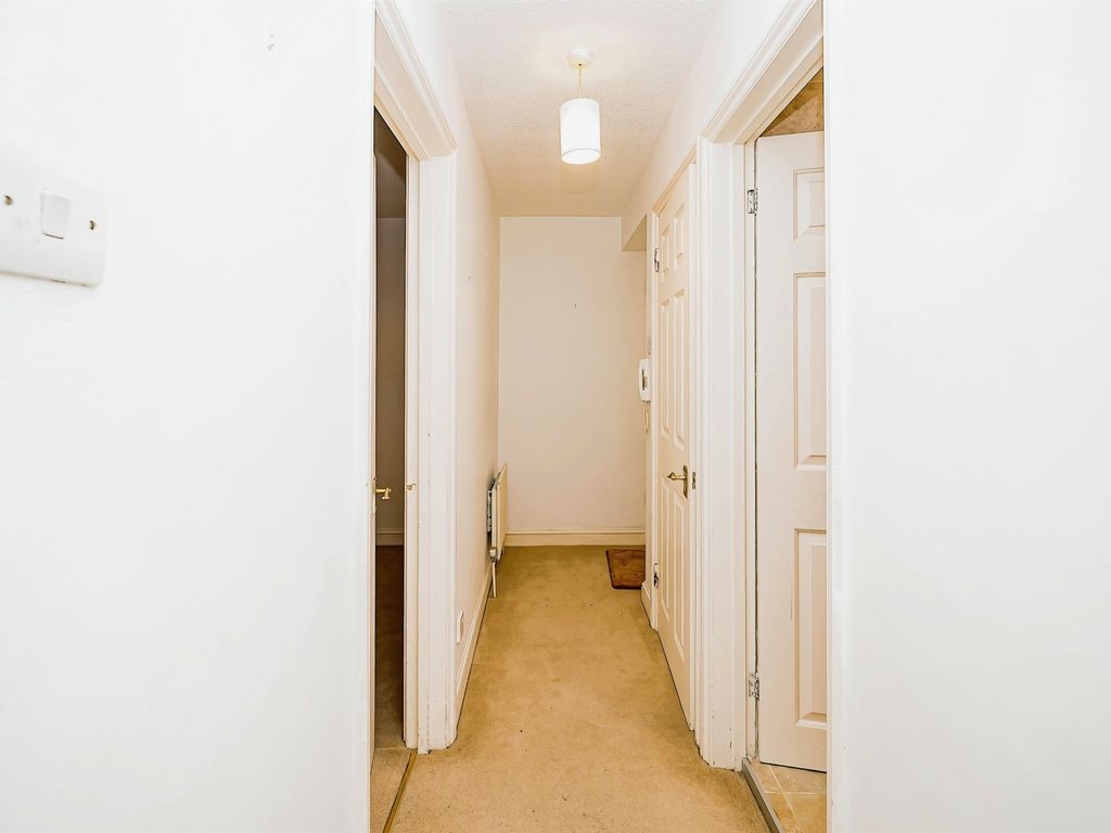 1 bed flat for sale in Buckland Wharf, Buckland, Aylesbury HP22, £200,000