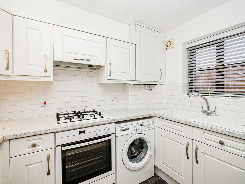 1 bed flat for sale in Buckland Wharf, Buckland, Aylesbury HP22, £200,000