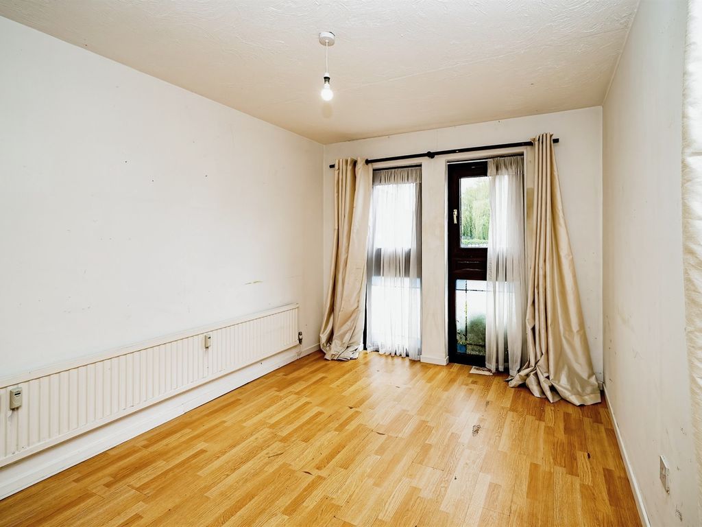 1 bed flat for sale in Wycliffe End, Aylesbury HP19, £80,000
