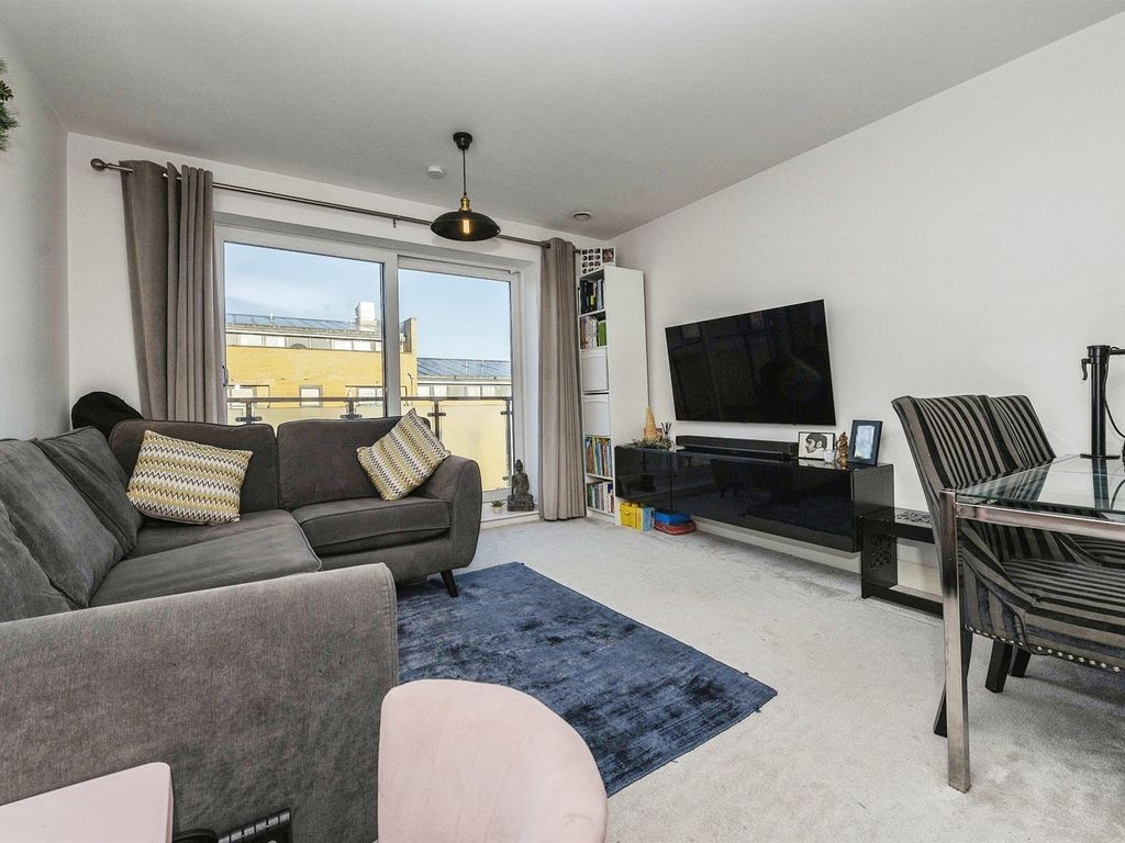 2 bed flat for sale in The Embankment, Nash Mills Wharf, Hemel Hempstead HP3, £319,950