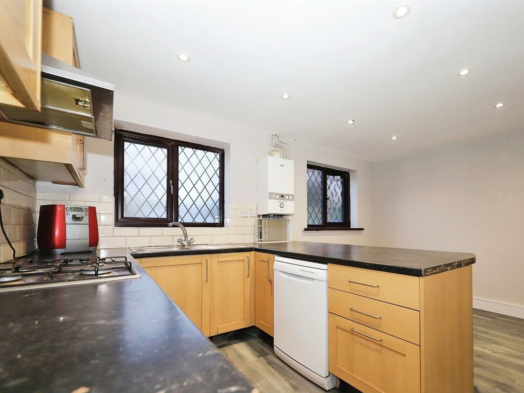 3 bed detached house for sale in Hambrook Close, Dunstall, Wolverhampton WV6, £250,000