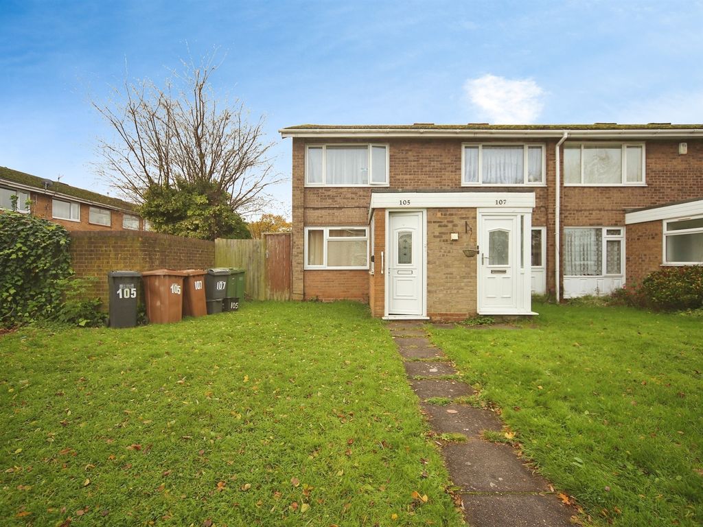 2 bed flat for sale in Walsgrave Drive, Solihull B92, £140,000