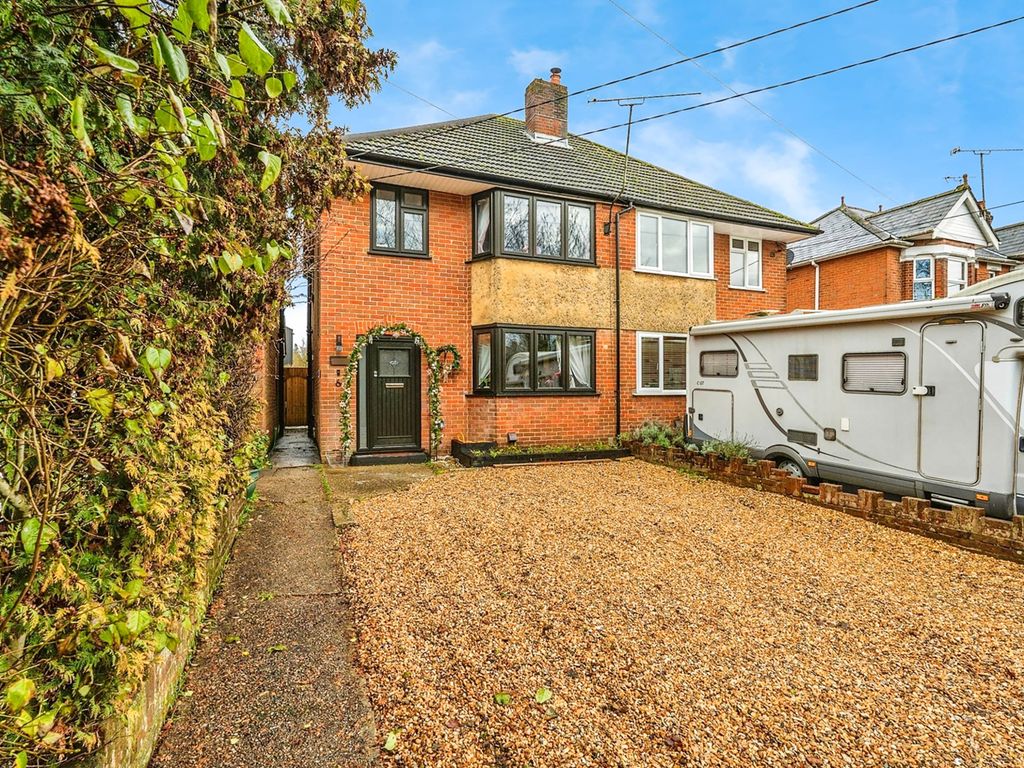 3 bed semi-detached house for sale in Botley Road, Romsey SO51, £550,000