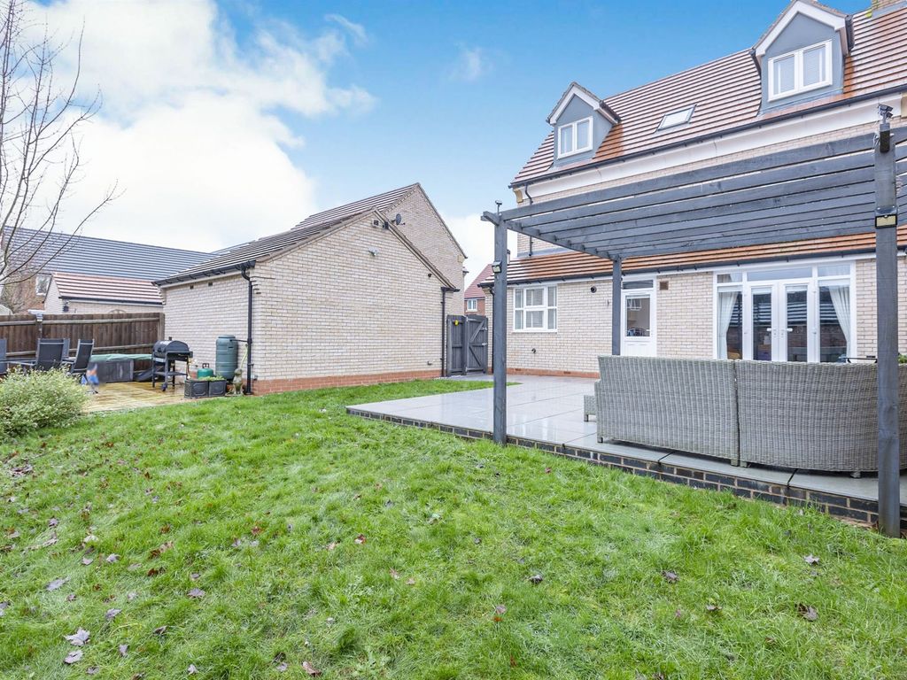 5 bed detached house for sale in Windsor Way, Broughton Astley, Leicester LE9, £575,000