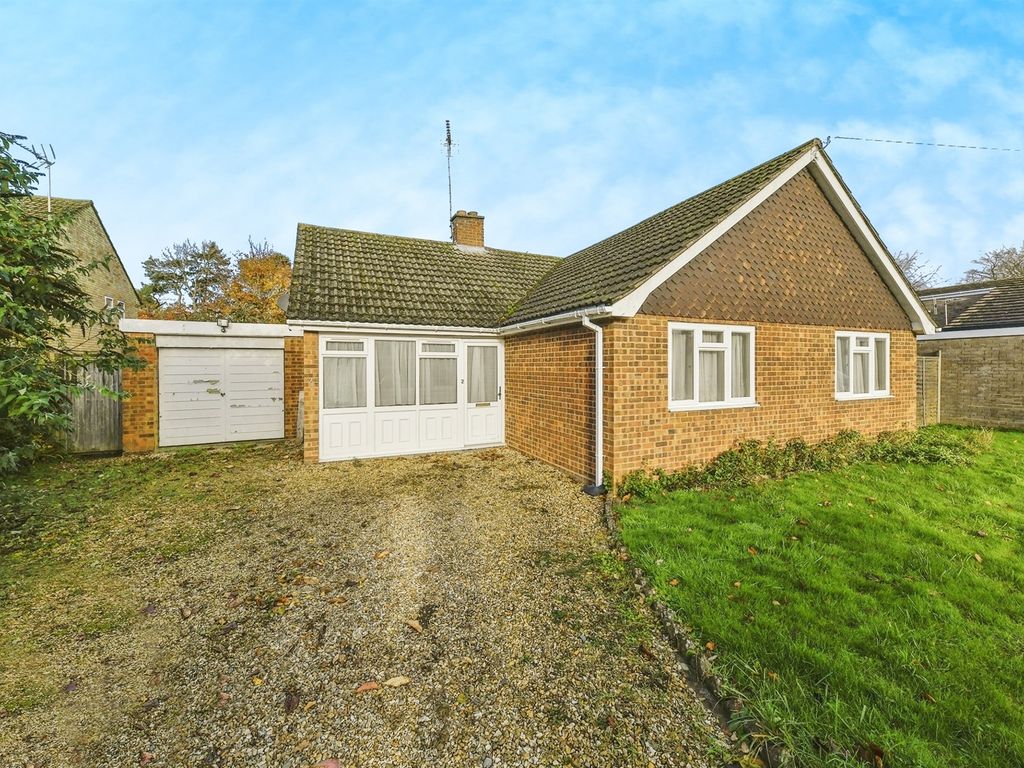 3 bed detached bungalow for sale in Gosling Avenue, Offley, Hitchin SG5, £500,000