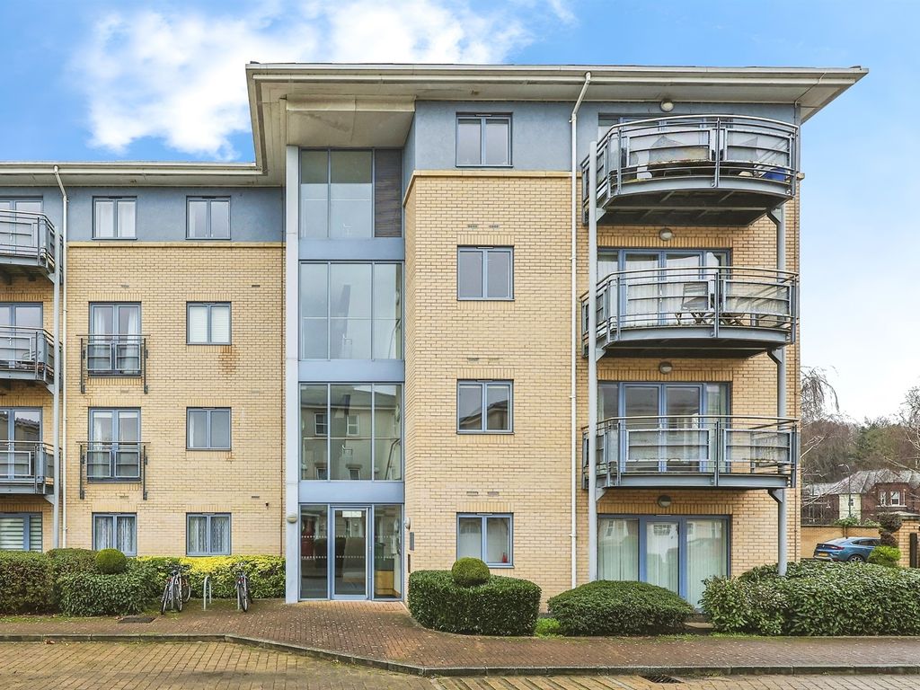 2 bed flat for sale in The Quays, Castle Quay Close, Nottingham NG7, £210,000