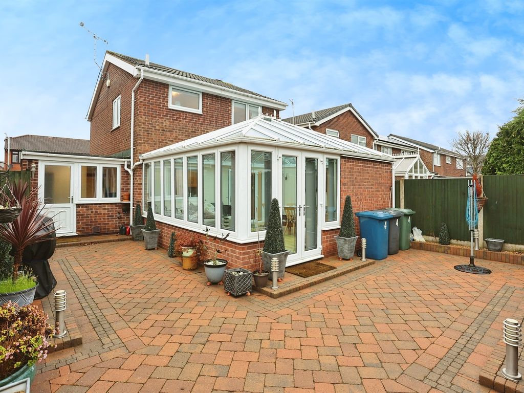 3 bed detached house for sale in Stainmore Grove, Bingham, Nottingham NG13, £325,000