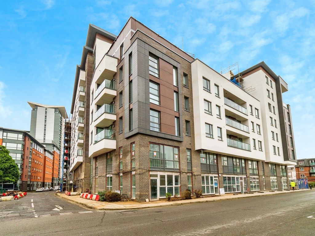 2 bed penthouse for sale in College Street, Southampton SO14, £270,000