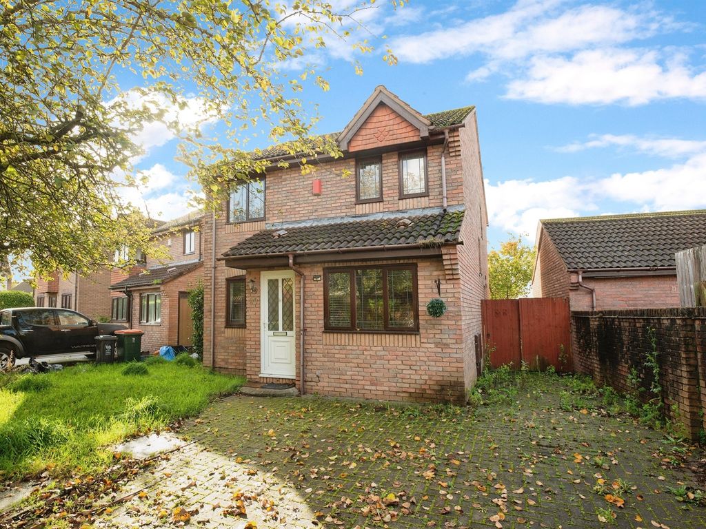 3 bed detached house for sale in The Meadows, Marshfield, Cardiff CF3, £360,000
