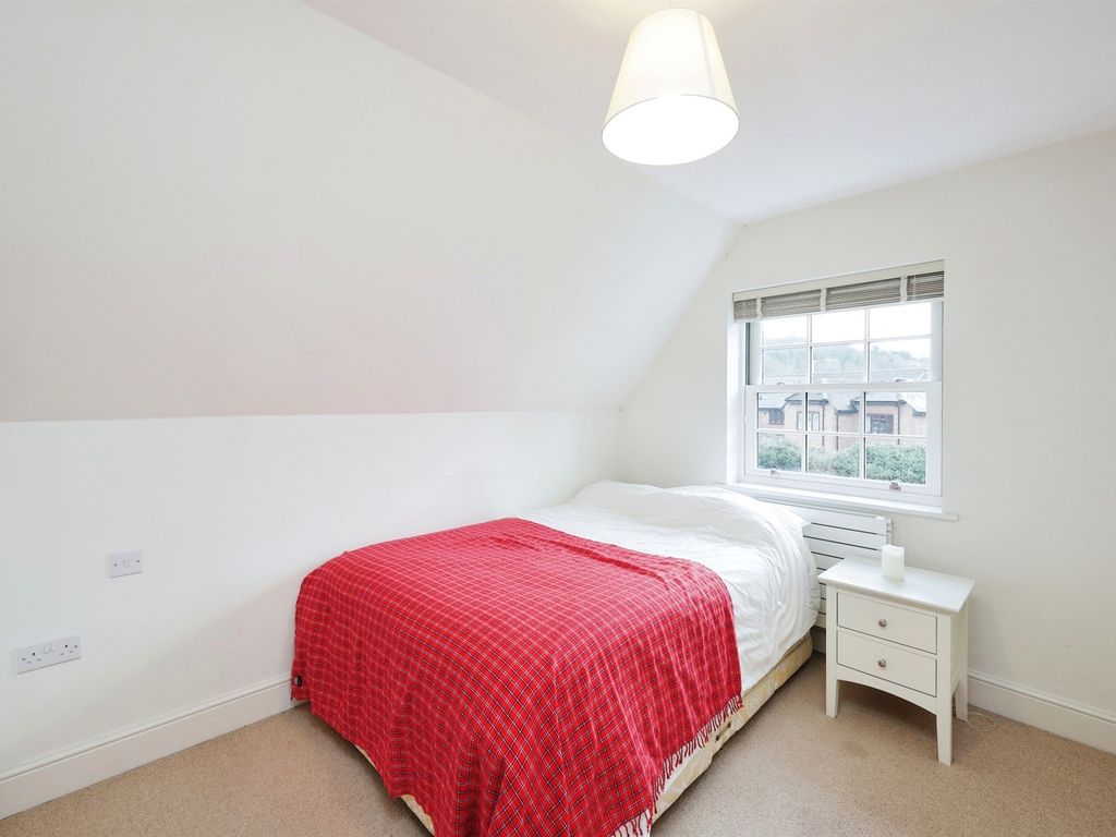 2 bed maisonette for sale in Cooks Yard, Chesham HP5, £400,000