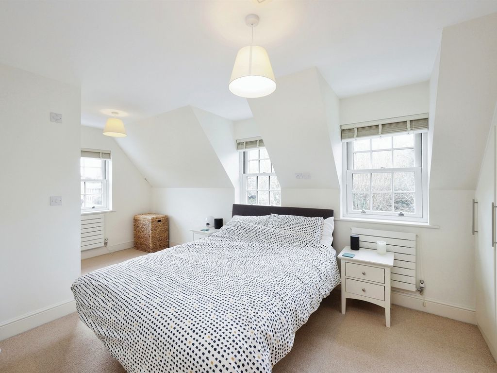 2 bed maisonette for sale in Cooks Yard, Chesham HP5, £400,000
