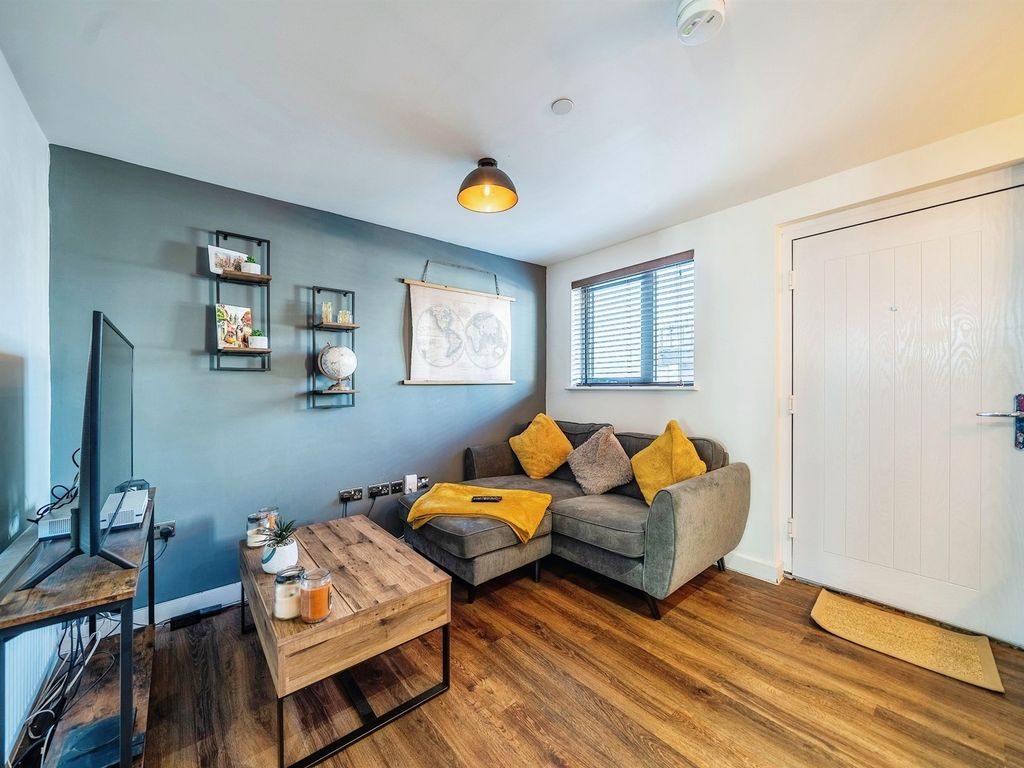 2 bed flat for sale in Norfolk Street, Liverpool L1, £185,000