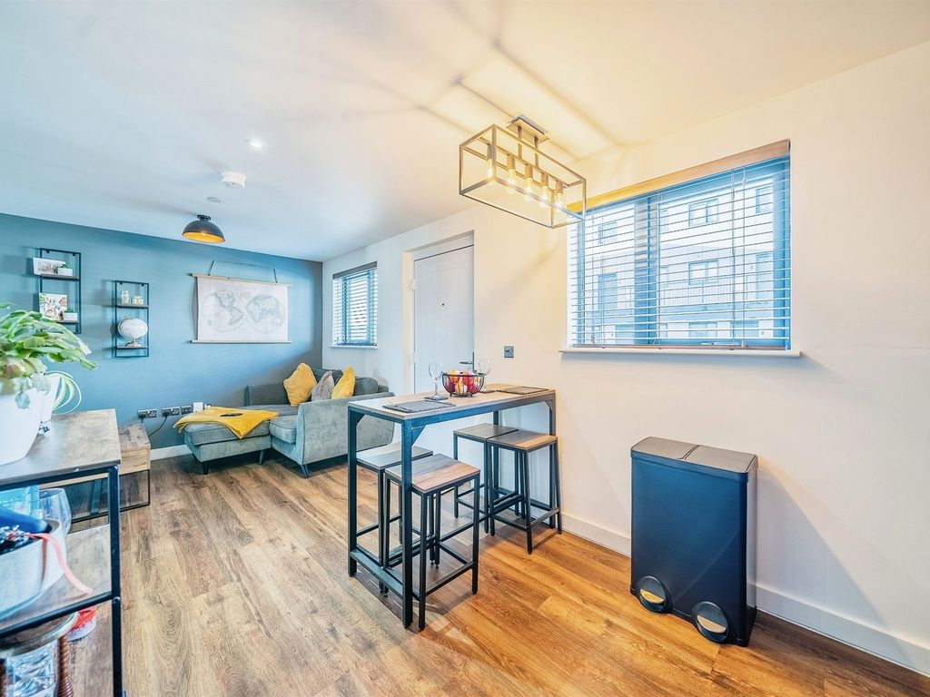 2 bed flat for sale in Norfolk Street, Liverpool L1, £185,000