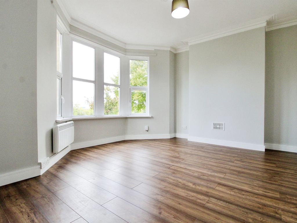 1 bed flat for sale in Taff Embankment, Cardiff CF11, £155,000