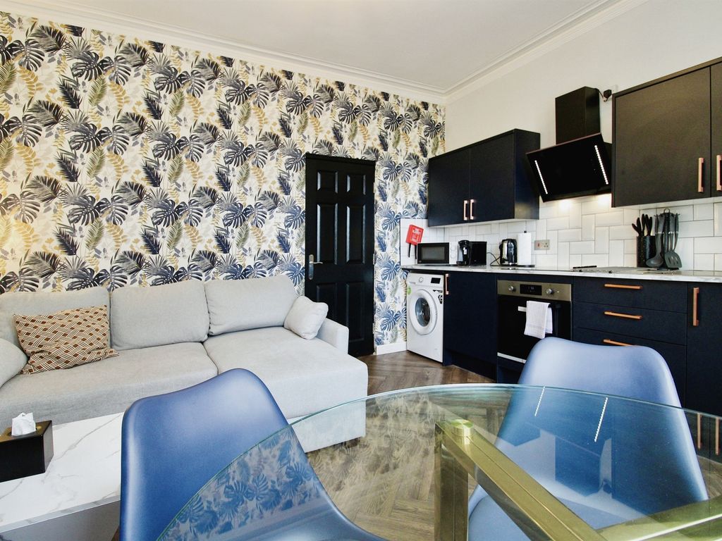 1 bed flat for sale in Taff Embankment, Cardiff CF11, £145,000