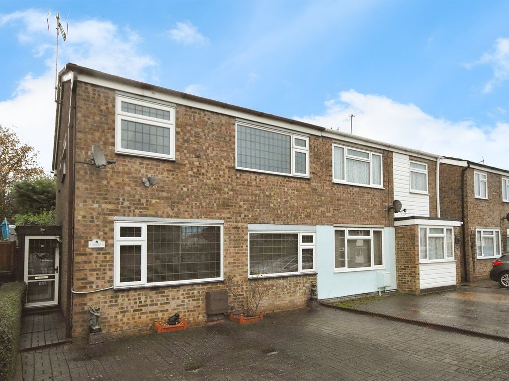 3 bed semi-detached house for sale in The Kentings, Braintree CM7, £240,000