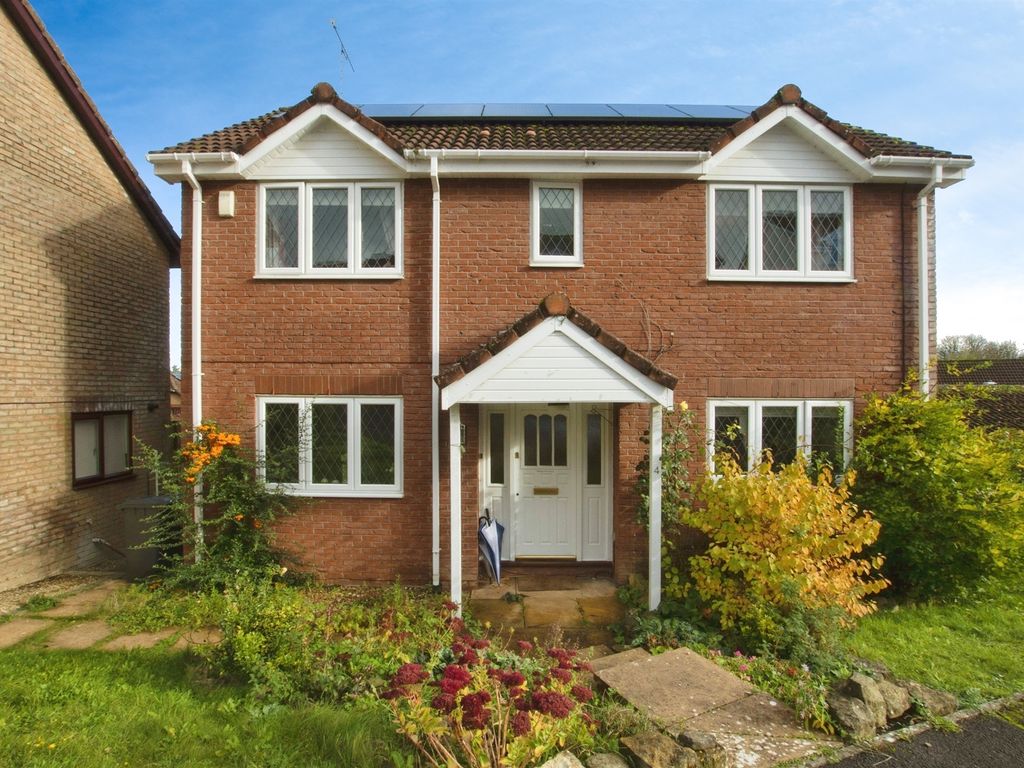 4 bed detached house for sale in Cygnet Drive, Durrington, Salisbury SP4, £475,000