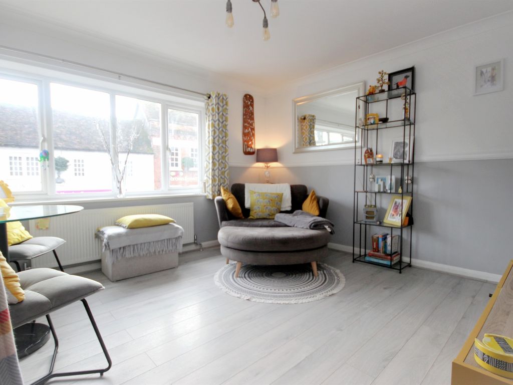 1 bed flat for sale in High Street, Wendover, Aylesbury HP22, £200,000