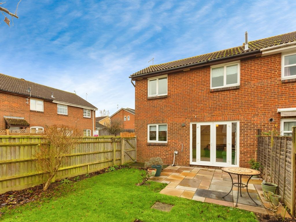 1 bed property for sale in Larch Close, Coppice, Aylesbury HP20, £225,000