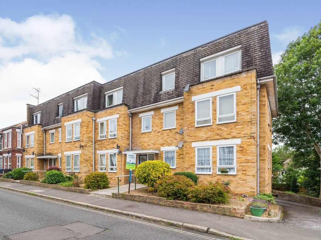 2 bed penthouse for sale in Heron Tye, Parklands Road, Hassocks BN6, £300,000