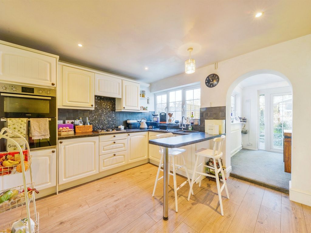 3 bed end terrace house for sale in Katescroft, Welwyn Garden City AL7, £400,000