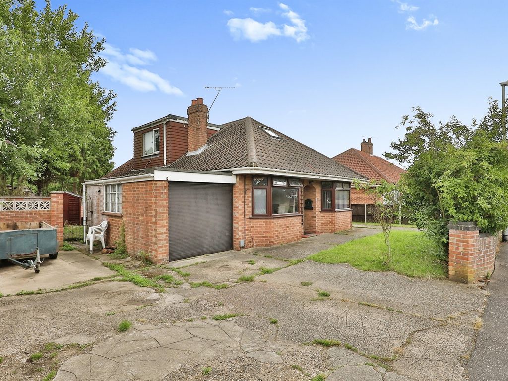 4 bed bungalow for sale in City View Road, Hellesdon, Norwich NR6, £325,000