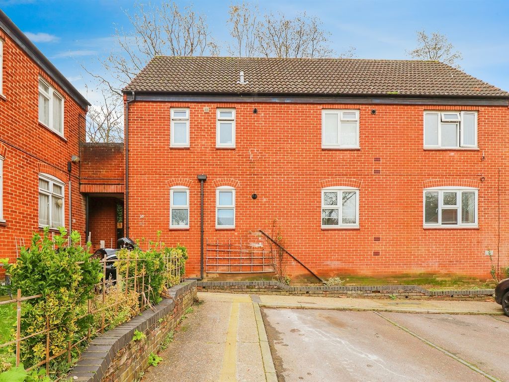 2 bed flat for sale in Spindle Road, Old Catton, Norwich NR6, £155,000