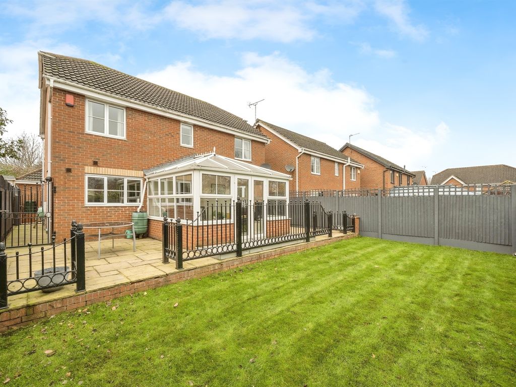 4 bed detached house for sale in Eshton Rise, Bawtry, Doncaster DN10, £425,000