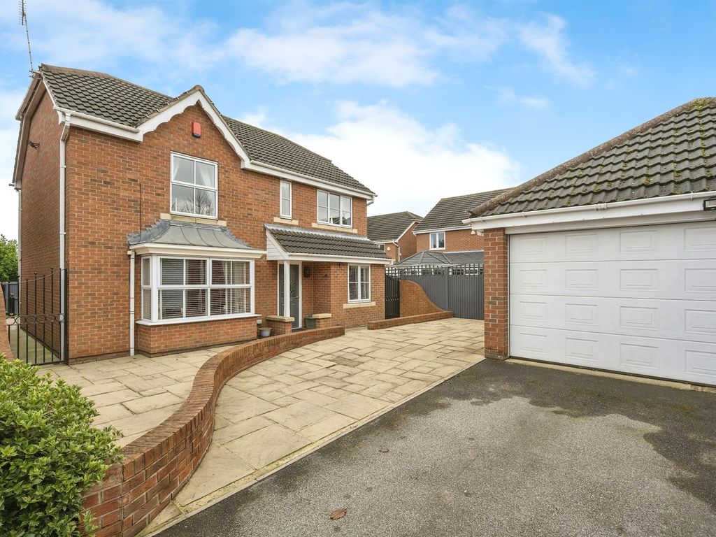 4 bed detached house for sale in Eshton Rise, Bawtry, Doncaster DN10, £425,000