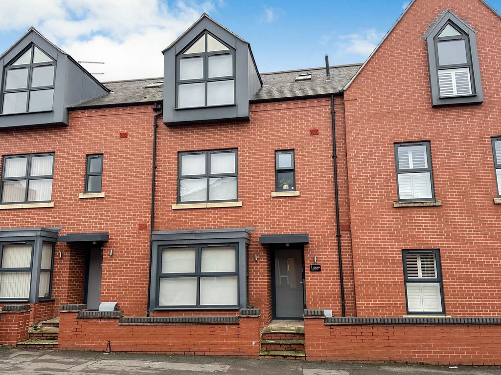 4 bed town house for sale in Hampton Street, Lincoln LN1, £370,000