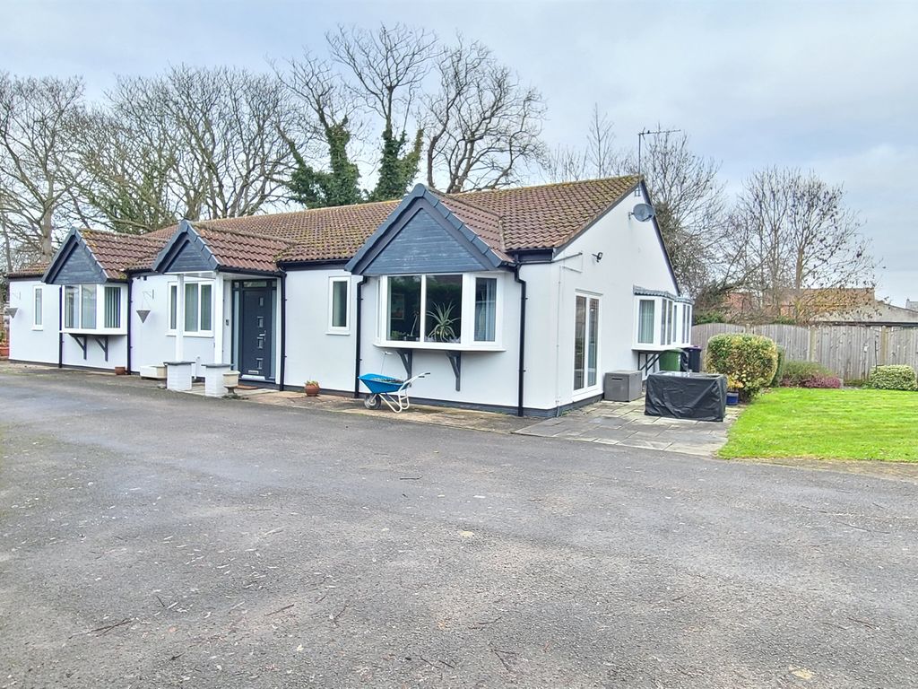 4 bed detached bungalow for sale in Main Street, Torksey, Lincoln LN1, £495,000