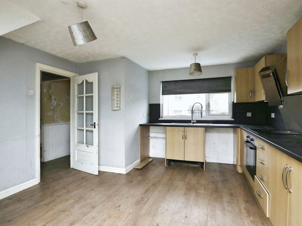 4 bed terraced house for sale in Manton Villas, Worksop S80, £70,000
