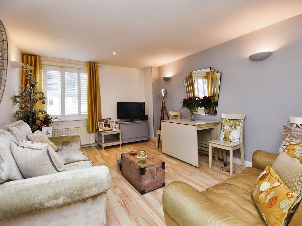 1 bed flat for sale in Western Road, Brentwood CM14, £180,000