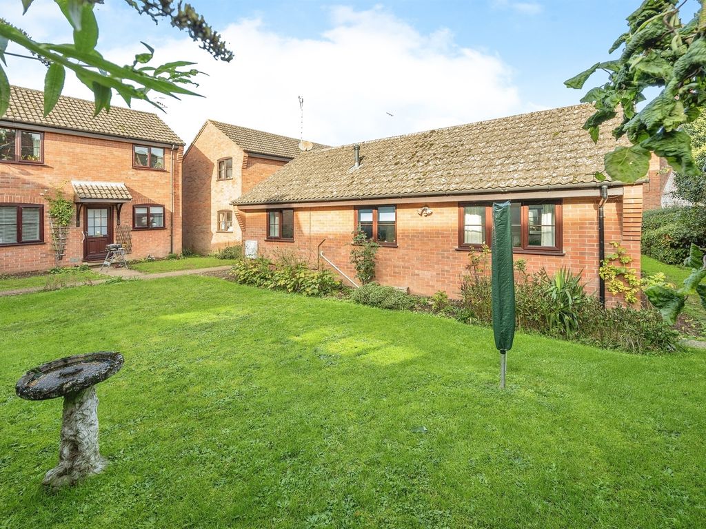 2 bed detached bungalow for sale in Old Bear Court, North Walsham NR28, £180,000
