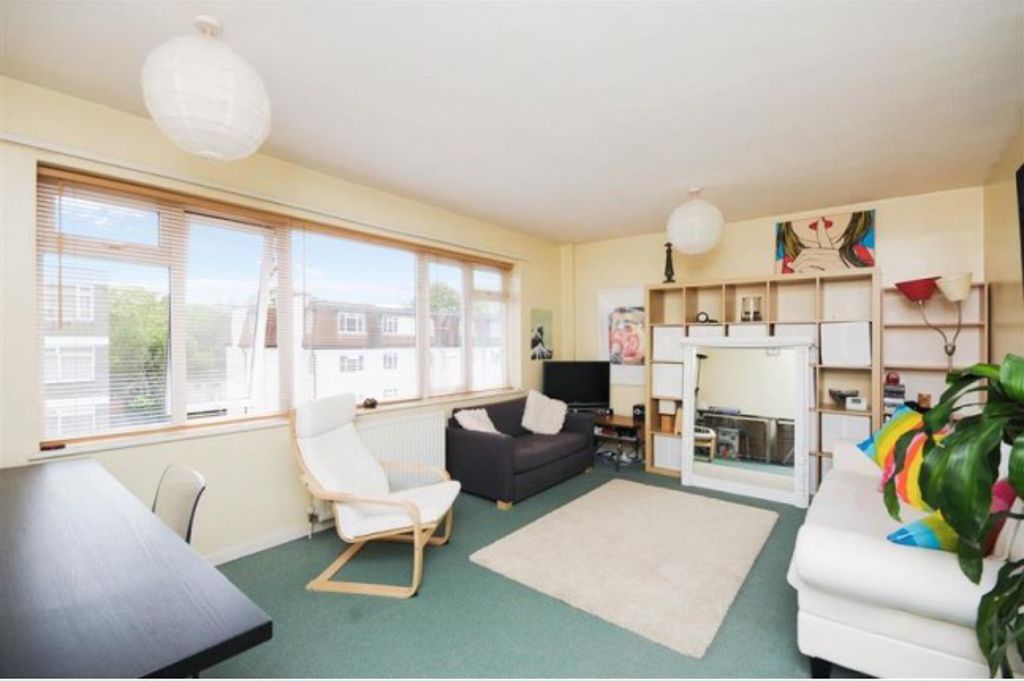 1 bed flat for sale in St. Marks Hill, Surbiton KT6, £315,000
