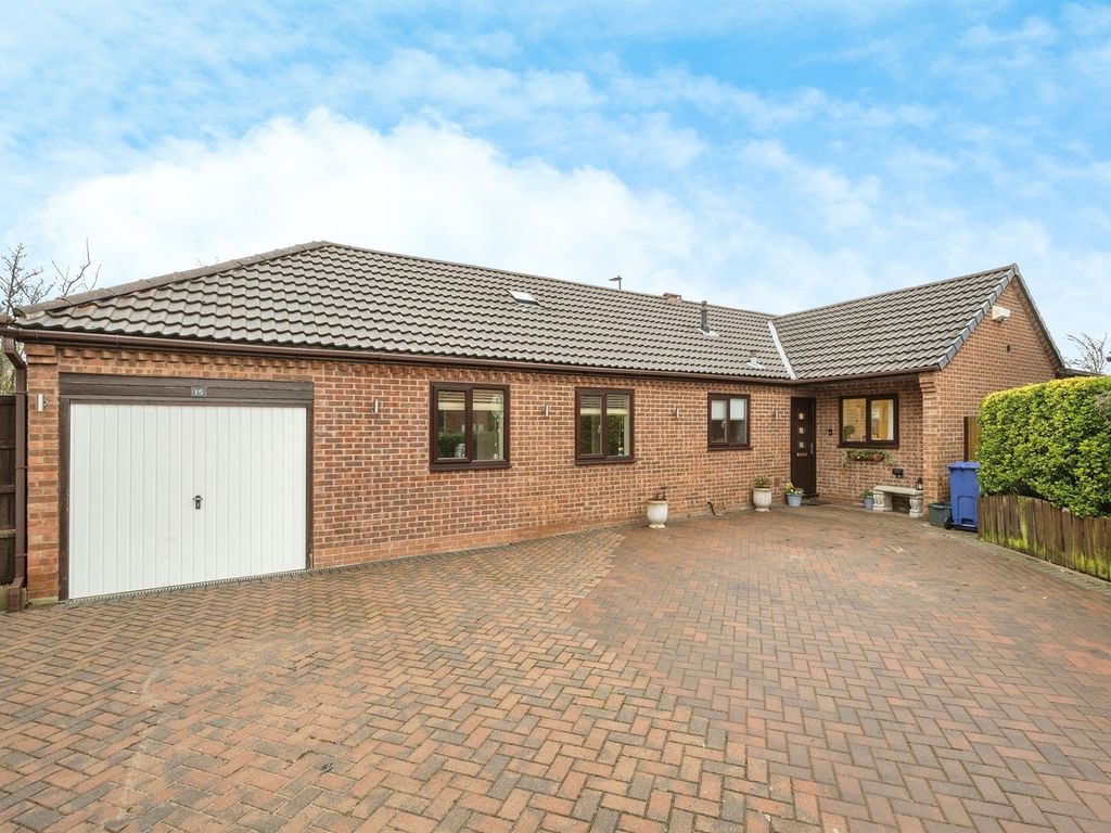 2 bed detached bungalow for sale in Plumpton Gardens, Bessacarr, Doncaster DN4, £385,000
