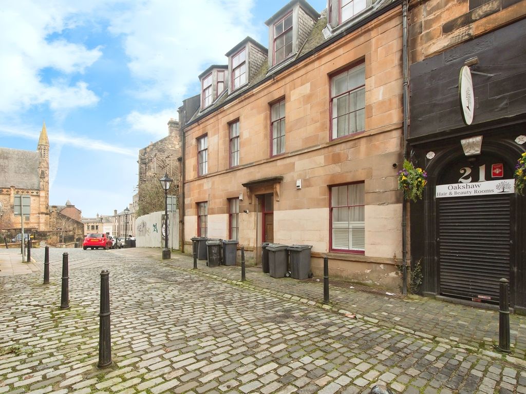 2 bed flat for sale in School Wynd, Paisley PA1, £50,000