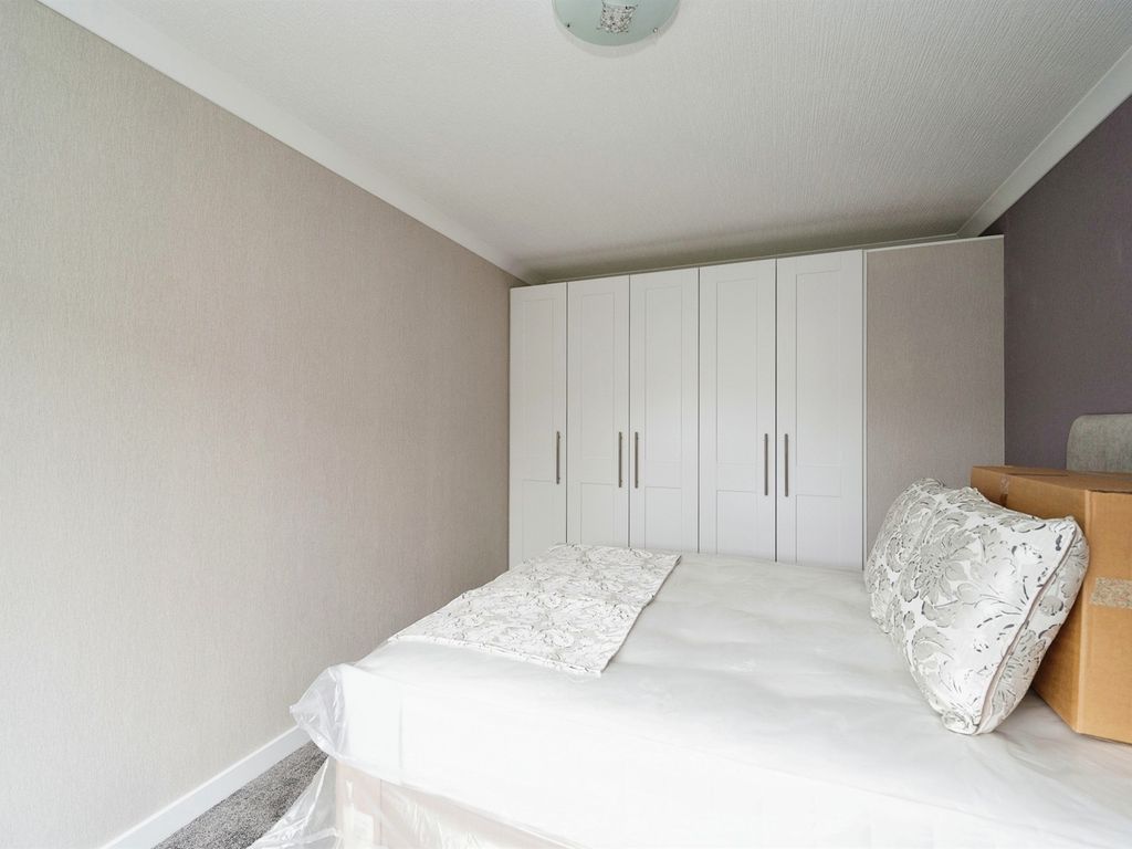 2 bed mobile/park home for sale in Dando Road, Denmead, Waterlooville PO7, £239,000