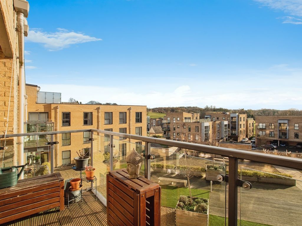 2 bed flat for sale in The Embankment, Nash Mills Wharf, Hemel Hempstead HP3, £320,000