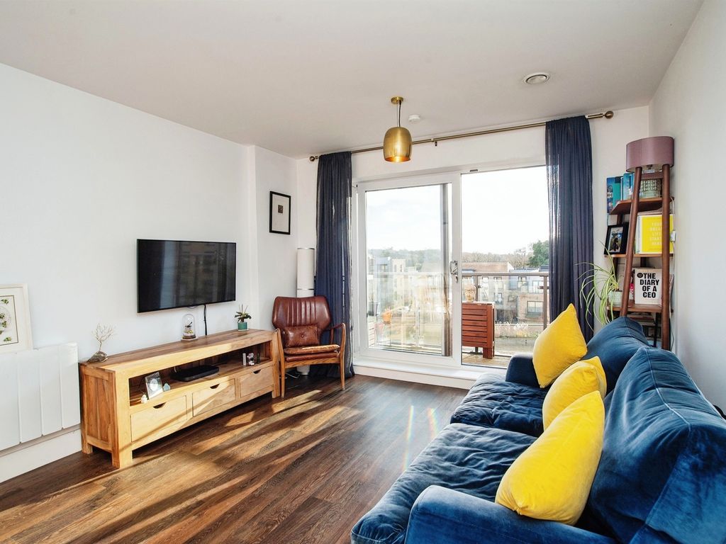 2 bed flat for sale in The Embankment, Nash Mills Wharf, Hemel Hempstead HP3, £320,000