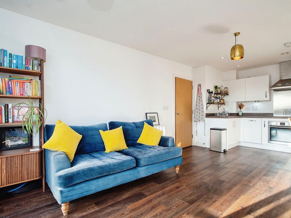 2 bed flat for sale in The Embankment, Nash Mills Wharf, Hemel Hempstead HP3, £320,000
