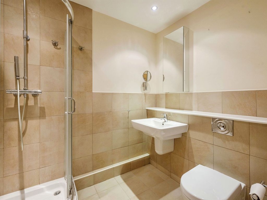 3 bed flat for sale in Milestone Court, Bessacarr, Doncaster DN4, £300,000