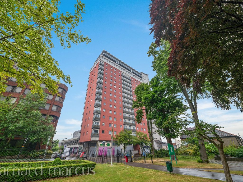 2 bed flat for sale in Throwley Way, Sutton SM1, £280,000