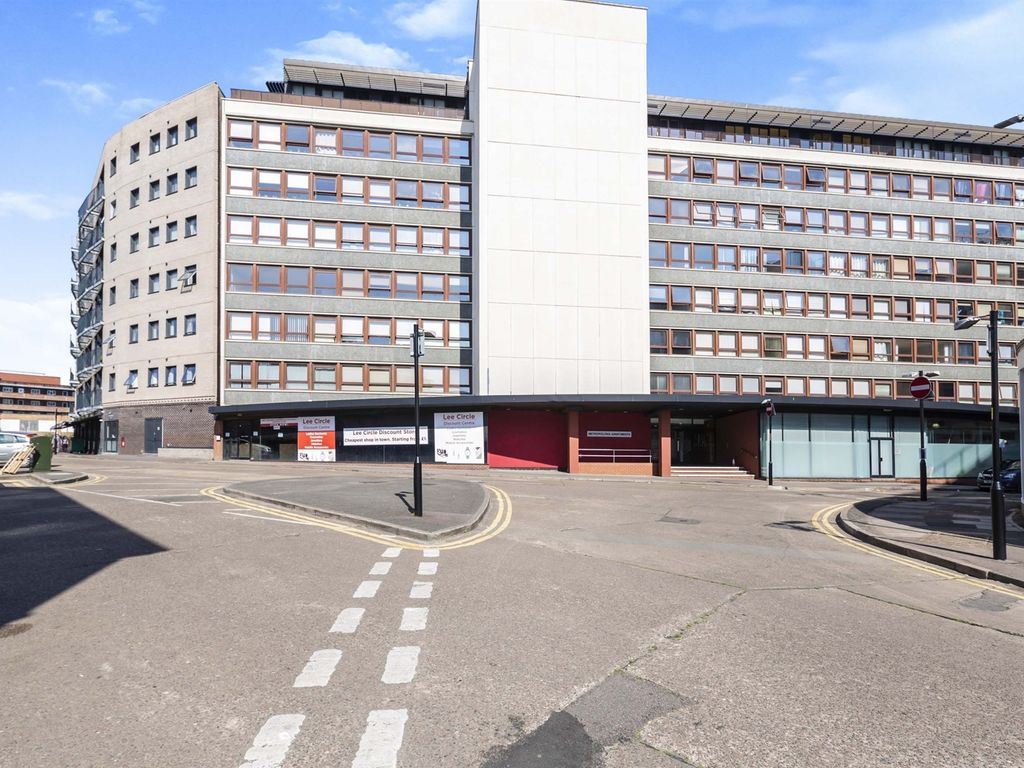 2 bed flat for sale in Lee Circle, Leicester LE1, £105,000