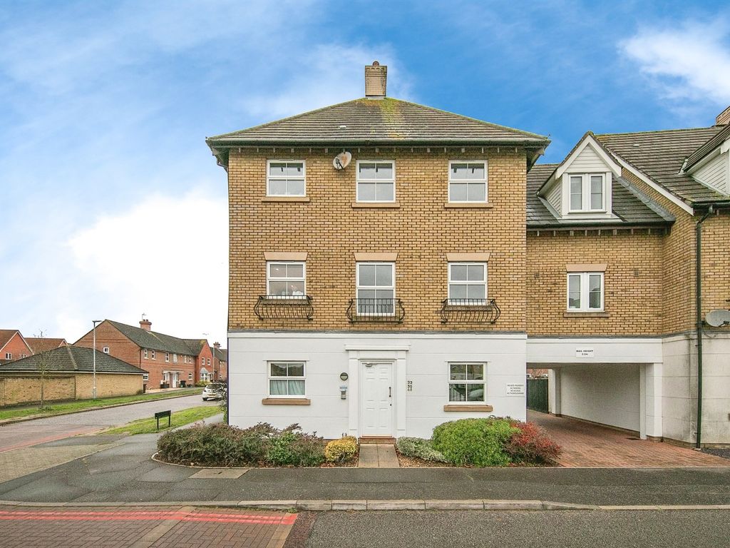 2 bed flat for sale in Robin Crescent, Stanway, Colchester CO3, £200,000