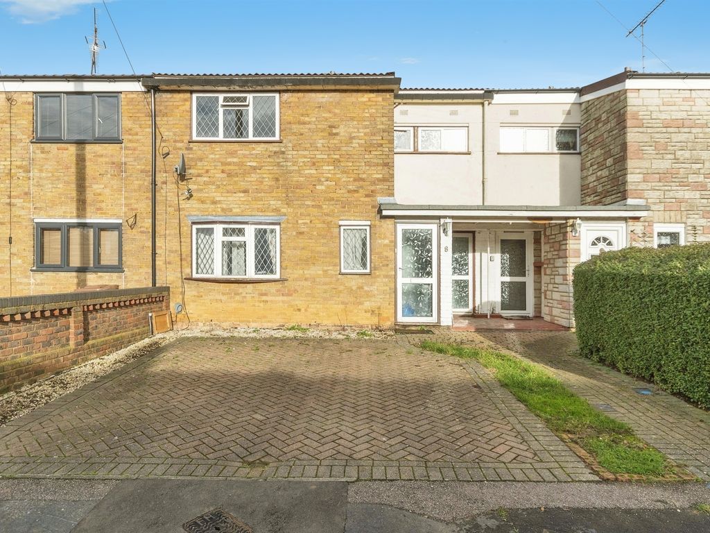 3 bed terraced house for sale in East Reach, Stevenage SG2, £330,000
